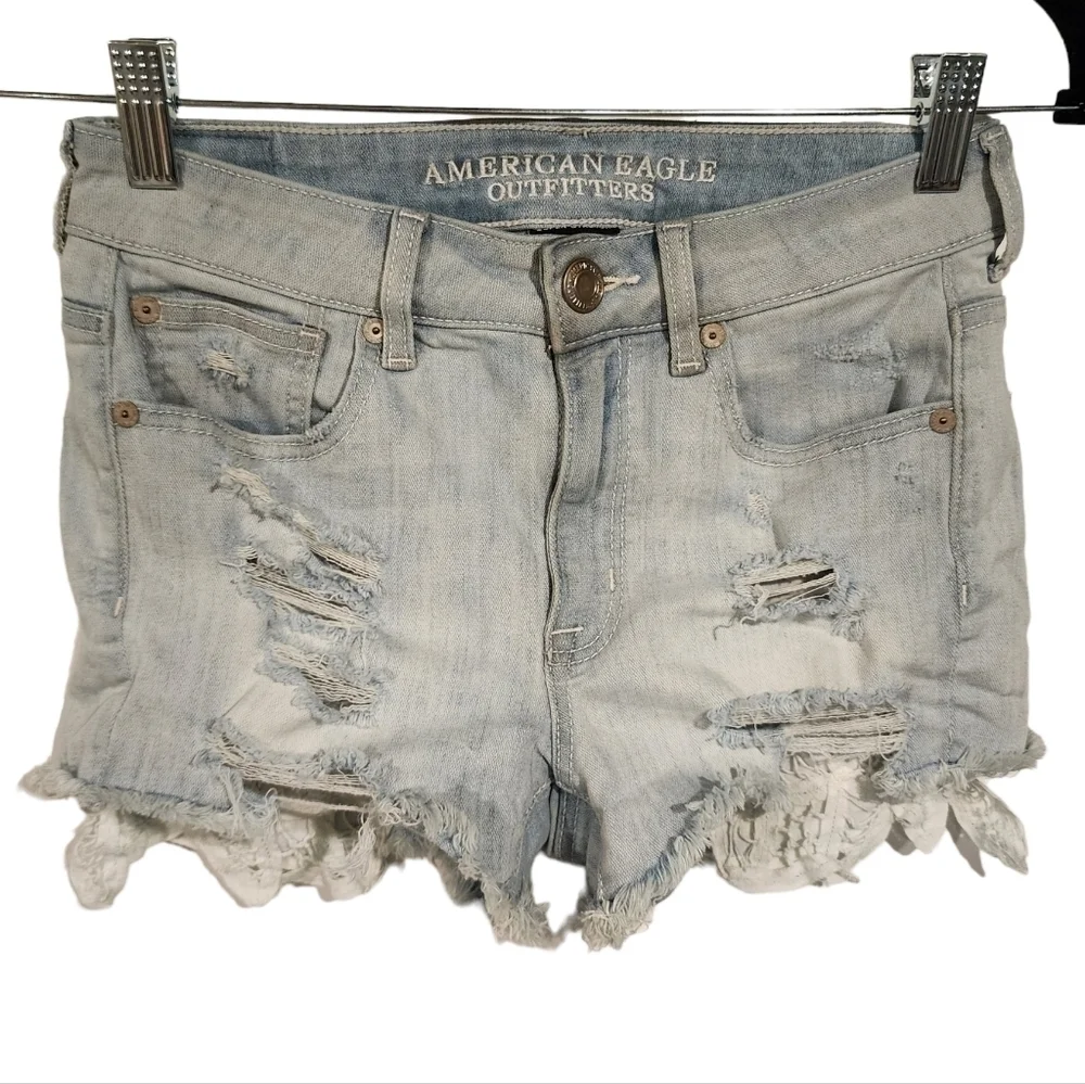 American‎ Eagle High Rise Sortie Shorts Light Wash Distressed Lace Pockets sz 2